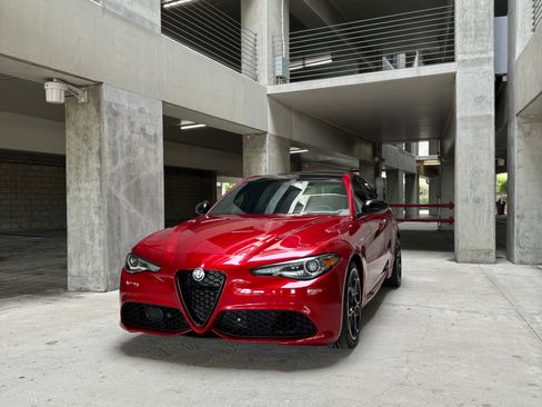 Used 2023 Alfa Romeo Giulia Veloce RWD image 10