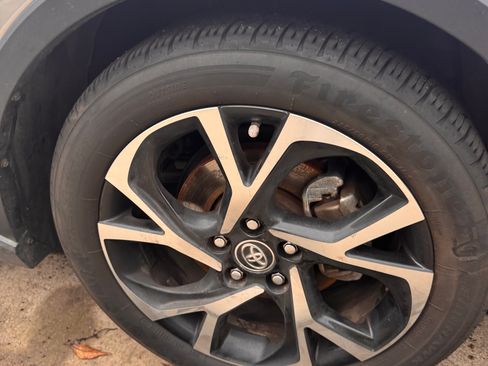 Used 2019 Toyota C-HR XLE image 8