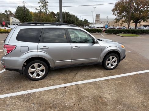 Used 2010 Subaru Forester 2.5XT Limited image 6