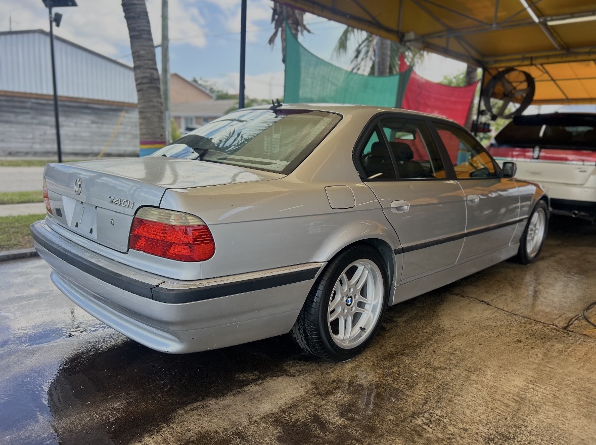 Used 2001 BMW 740i RWD image 17