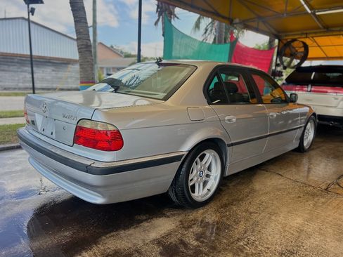 Used 2001 BMW 740i RWD image 17