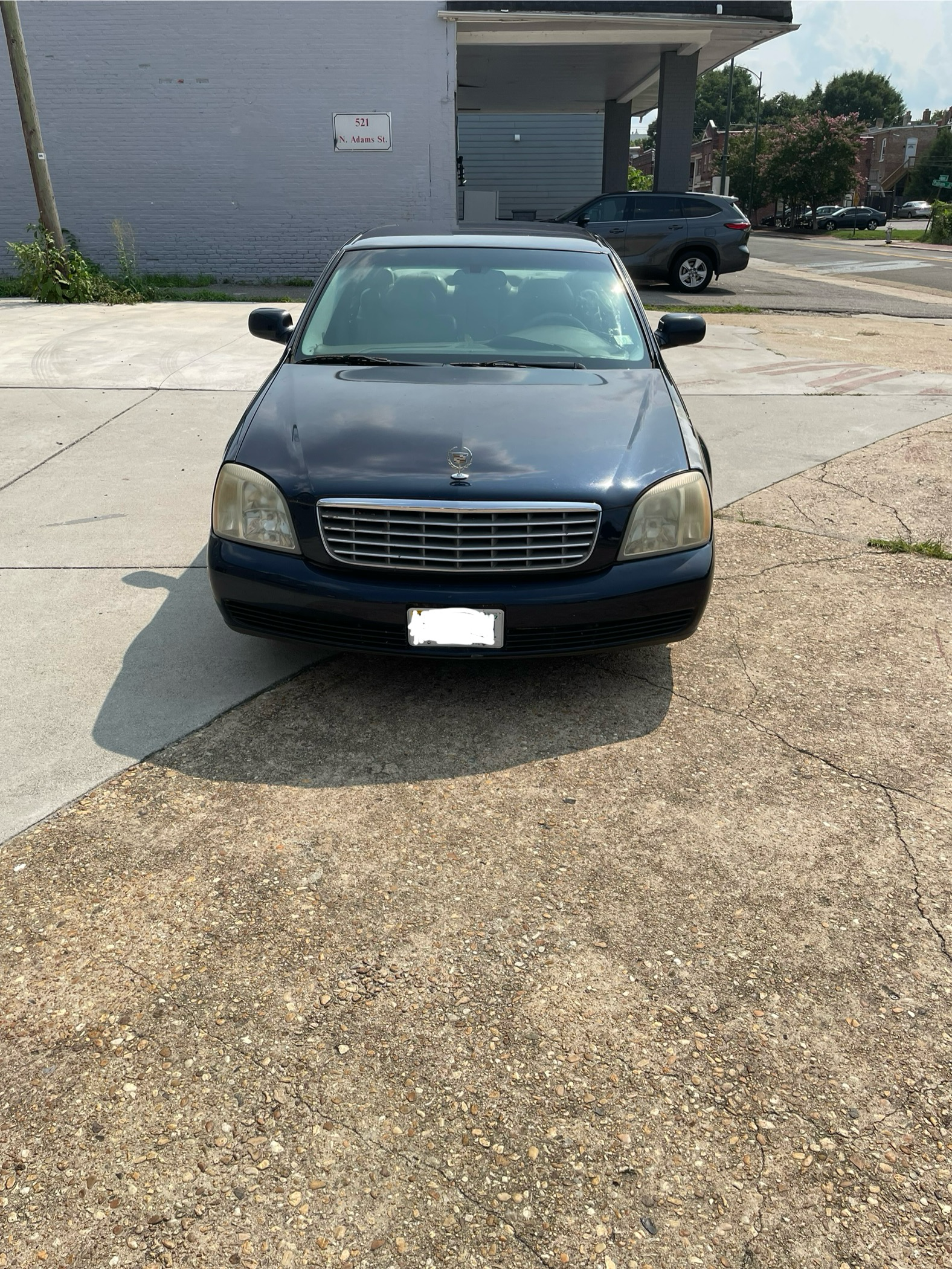 Used 2004 Cadillac De Ville w/ Equipment Group FWD image 2