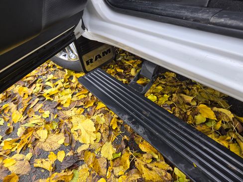 Used 2023 RAM 1500 Laramie image 18