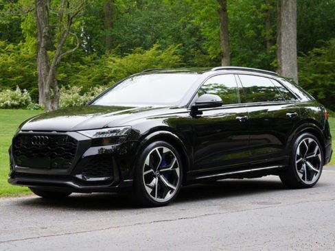 Used 2021 Audi RS Q8 w/ Carbon Optic Package AWD/4WD image 4