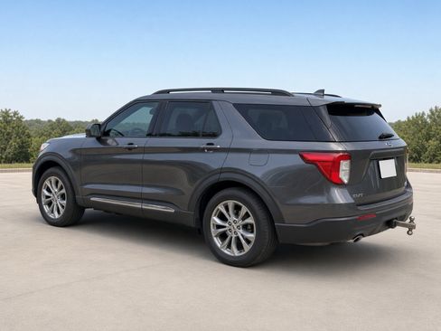 Used 2020 Ford Explorer XLT w/ Equipment Group 202A RWD image 4