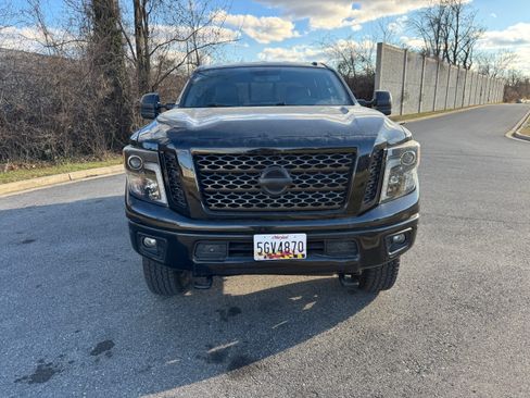 Used 2019 Nissan Titan SL w/ Midnight Edition image 5