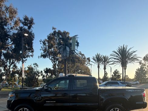 Used 2021 Toyota Tacoma TRD Sport w/ Technology Package image 2