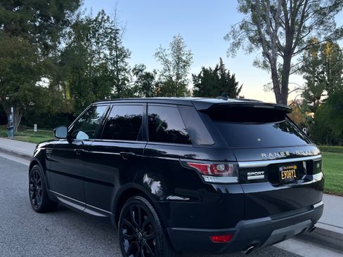 Used 2016 Land Rover Range Rover Sport SE image 4