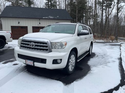 Used 2010 Toyota Sequoia Platinum image 2