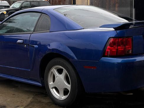 Used 2004 Ford Mustang Coupe image 4