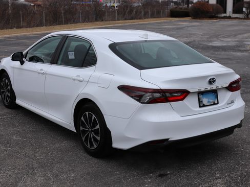 Used 2022 Toyota Camry LE w/ Cold Weather Package image 9