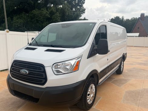 Used 2015 Ford Transit 250 130 Low Roof RWD image 14