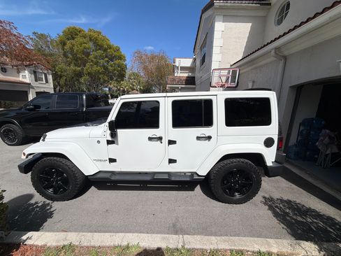 Used 2014 Jeep Wrangler Unlimited Sahara image 4