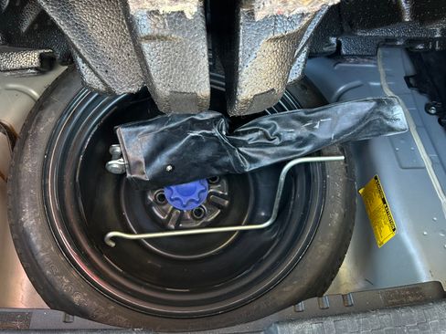 Used 2013 Toyota Prius C Three image 9