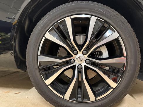 Used 2025 Volvo XC60 B5 Plus w/ Protection Package Premier image 4