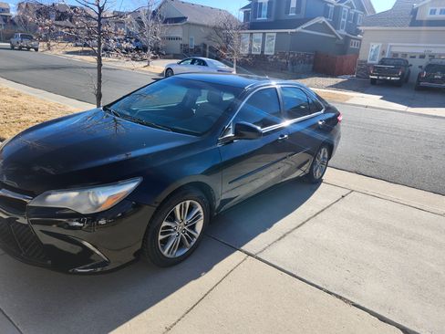 Used 2016 Toyota Camry SE image 2