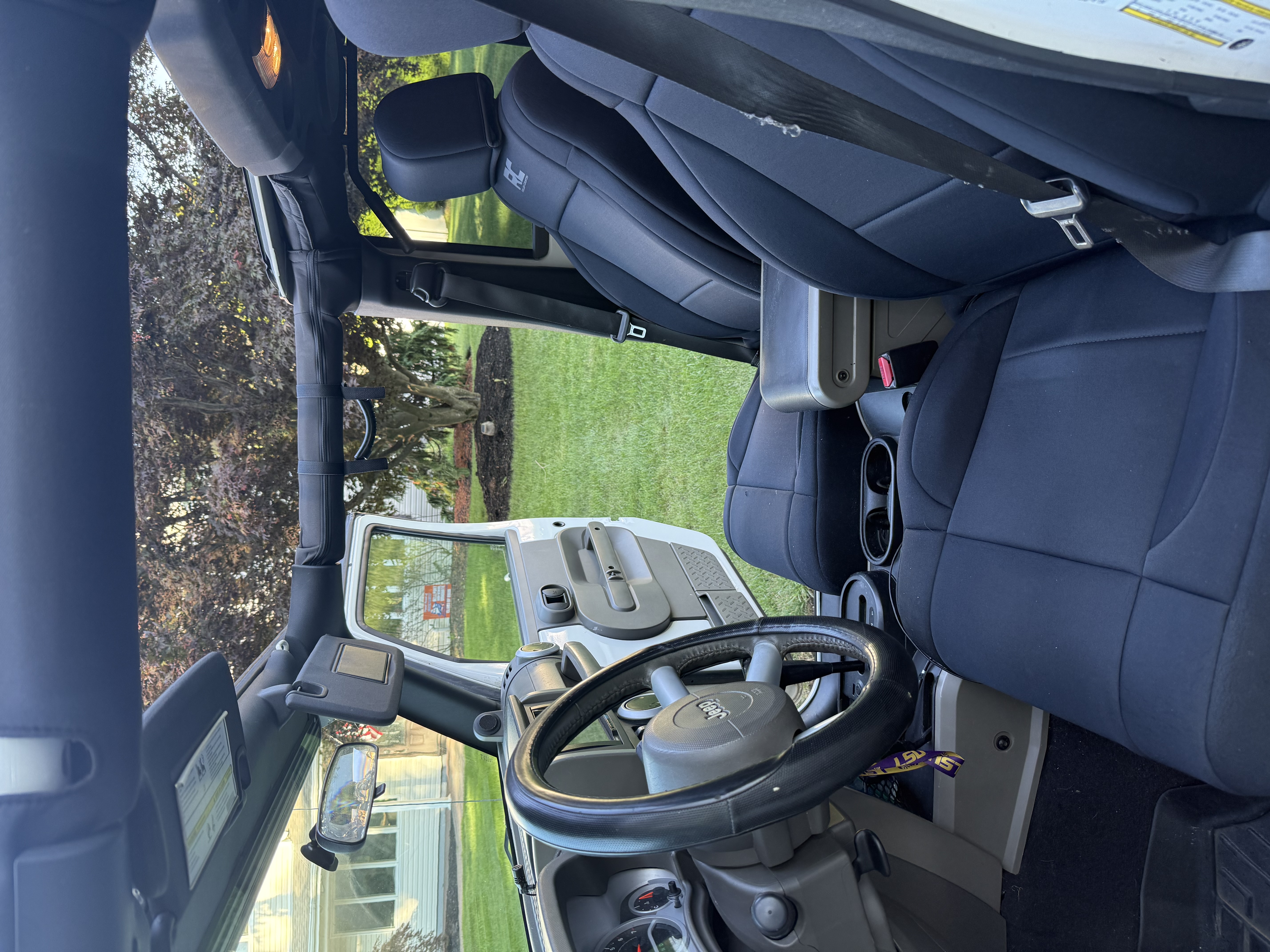 Used 2010 Jeep Wrangler Unlimited Sahara AWD/4WD image 13