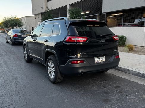 Used 2016 Jeep Cherokee Latitude w/ Cold Weather Group image 9