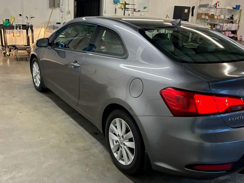 Used 2014 Kia Forte Koup EX w/ EX Premium Package image 5