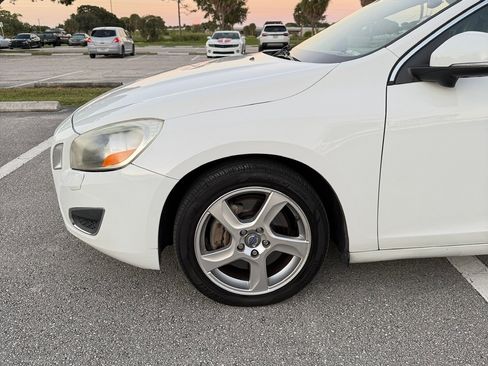 Used 2013 Volvo S60 T5 image 4