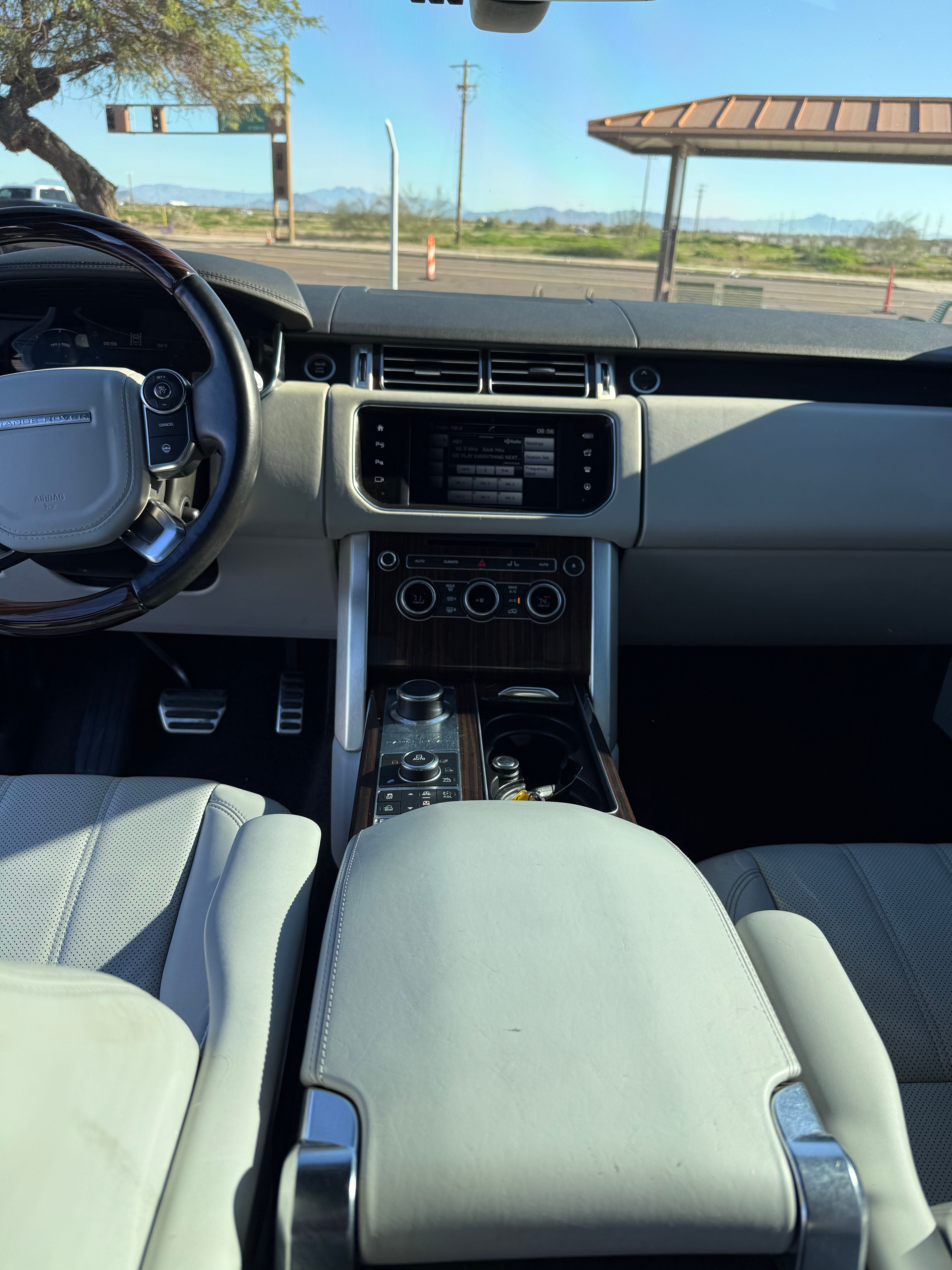 Used 2016 Land Rover Range Rover Supercharged AWD/4WD image 8