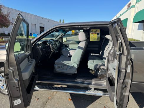 Used 2013 Ford F150 XLT w/ XLT Chrome Pkg image 6