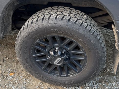 Used 2022 Ford F350 Lariat w/ Black Appearance Package image 10