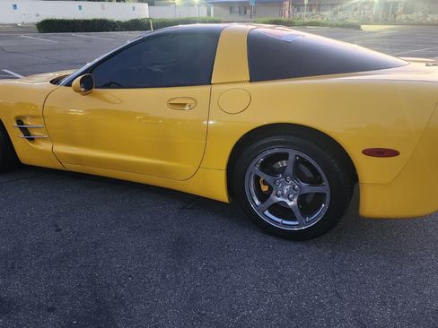 Used 2000 Chevrolet Corvette Coupe w/ Memory Pkg image 9