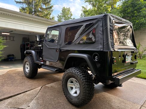 Used 2004 Jeep Wrangler 4WD image 8