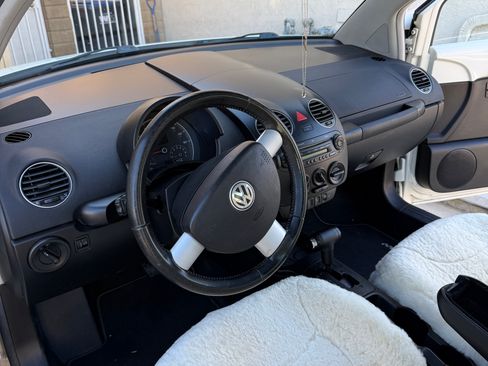 Used 2008 Volkswagen Beetle SE image 4