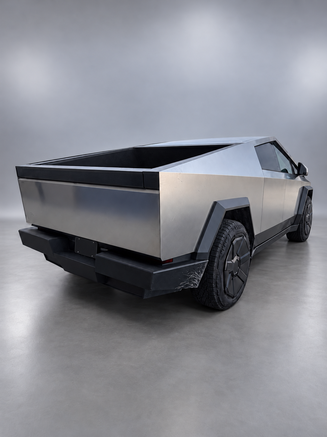 Used 2025 Tesla Cybertruck 2WD Crew Cab image 4