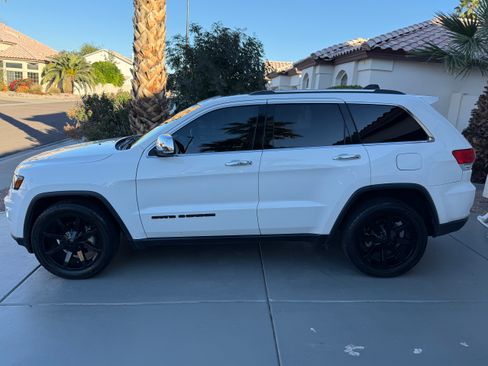 Used 2017 Jeep Grand Cherokee Limited w/ Luxury Group II image 1