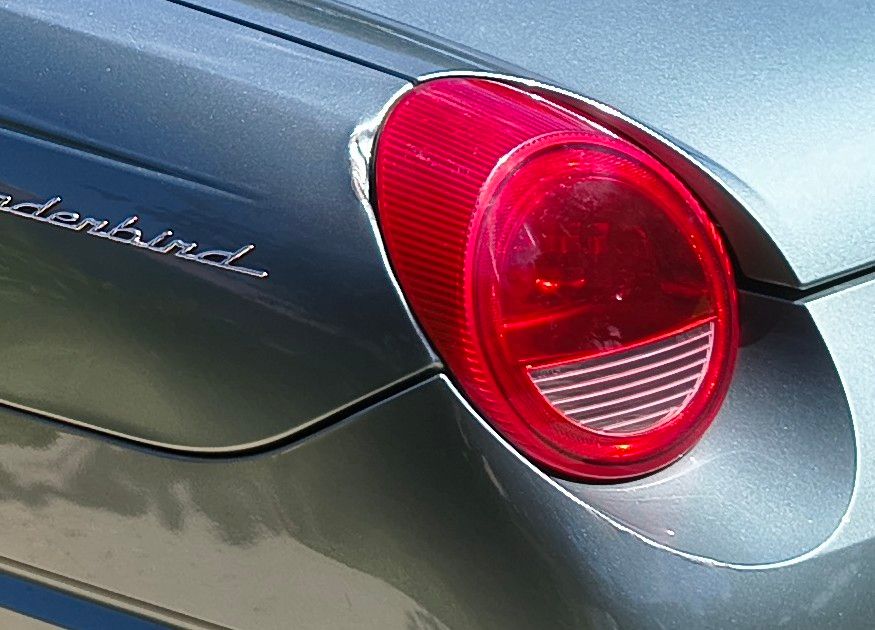 Used 2004 Ford Thunderbird Pacific Coast RWD image 10