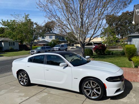 Used 2015 Dodge Charger R/T RWD image 4