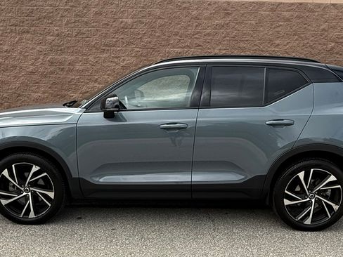 Used 2021 Volvo XC40 T5 R-Design w/ Advanced Package AWD/4WD image 2