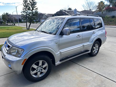 Used 2006 Mitsubishi Montero Limited image 1