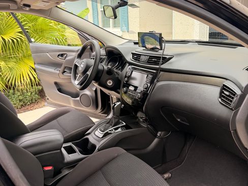 Used 2019 Nissan Rogue Sport S FWD image 8