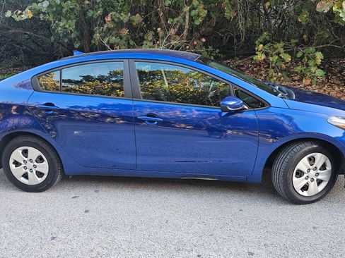 Used 2017 Kia Forte LX image 4