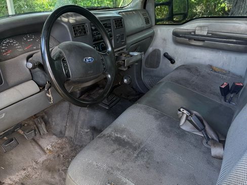 Used 2003 Ford F350 2WD Regular Cab DRW Super Duty image 6