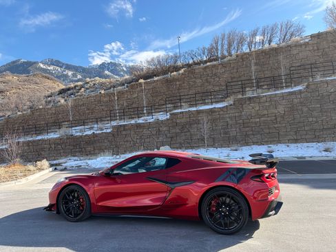 Used 2025 Chevrolet Corvette Z06 w/ Z07 Performance Package image 4
