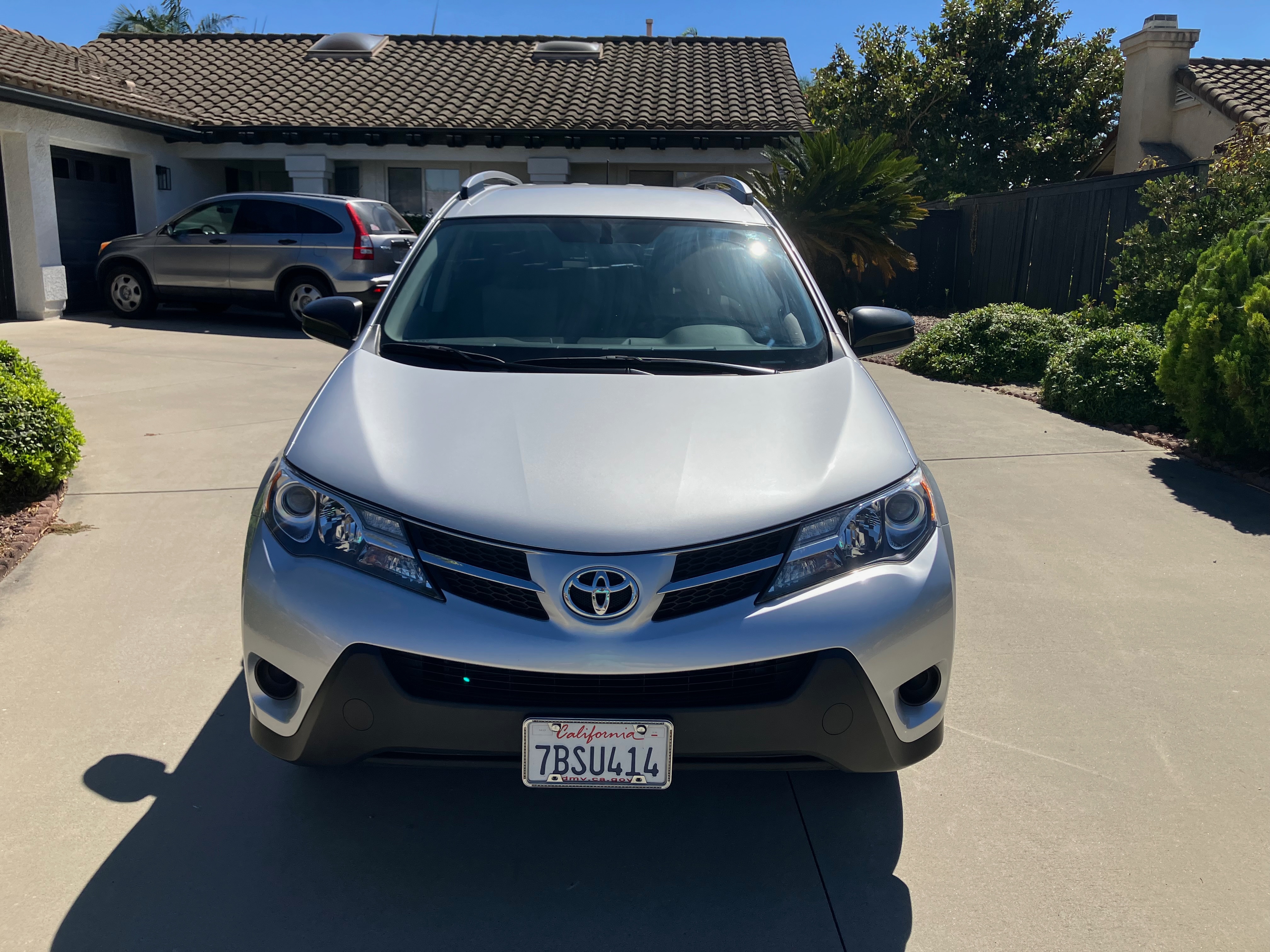Used 2013 Toyota RAV4 LE FWD image 1