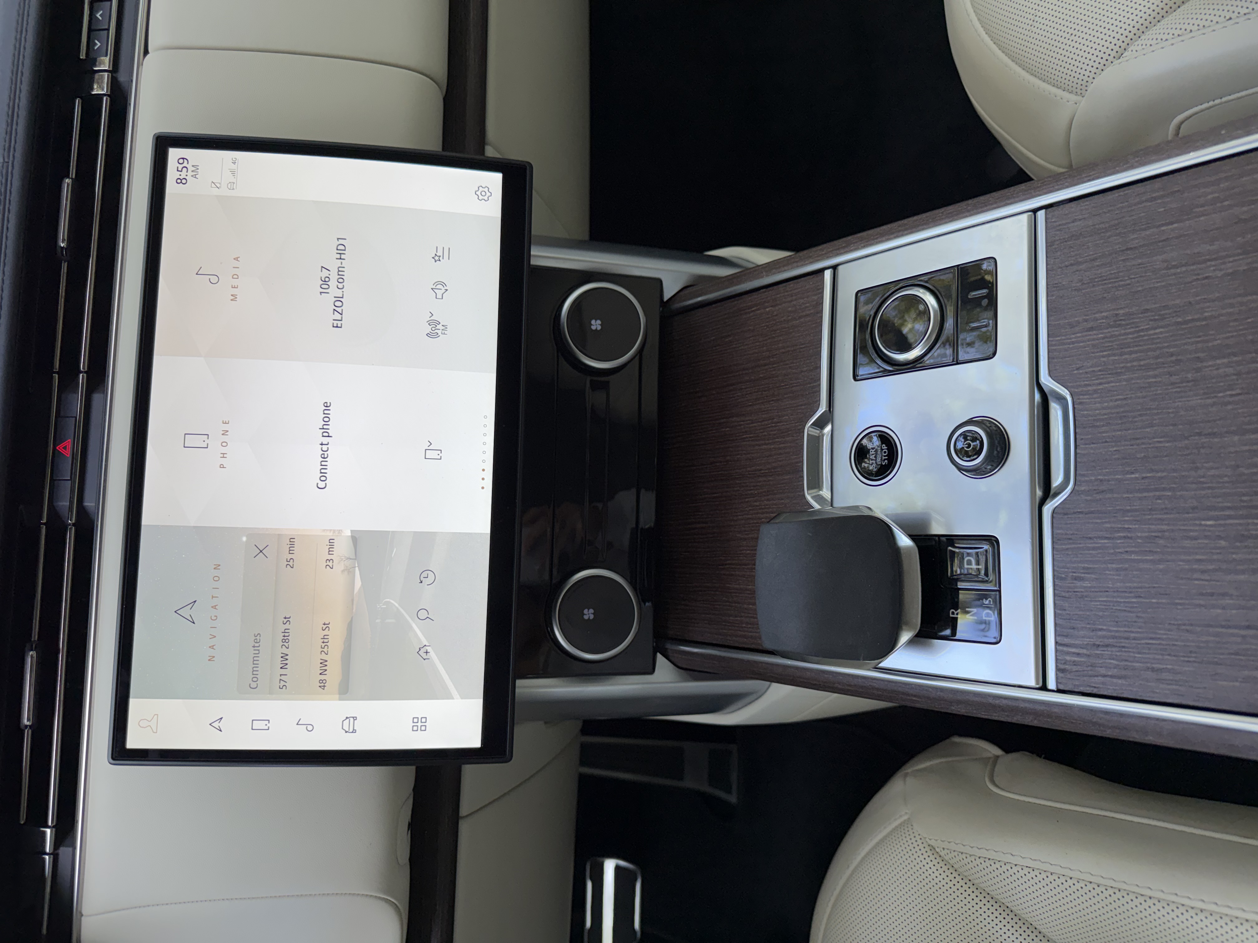 Used 2023 Land Rover Range Rover SE AWD/4WD image 2