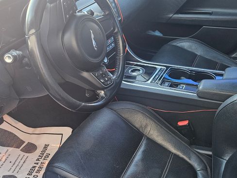 Used 2017 Jaguar XE Prestige image 10