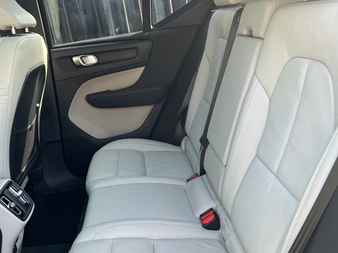 Used 2023 Volvo XC40 B5 Ultimate w/ Climate Package image 11