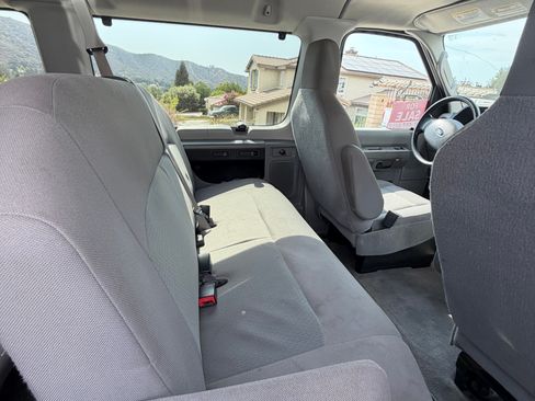 Used 2014 Ford E-350 and Econoline 350 XLT RWD image 10