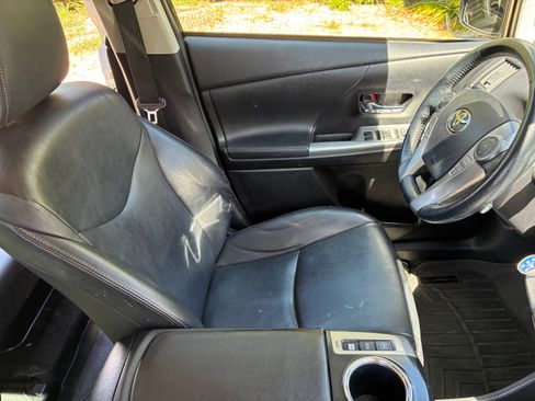 Used 2016 Toyota Prius V Four image 18