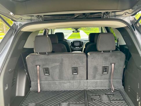 Used 2019 Chevrolet Traverse LT FWD image 17