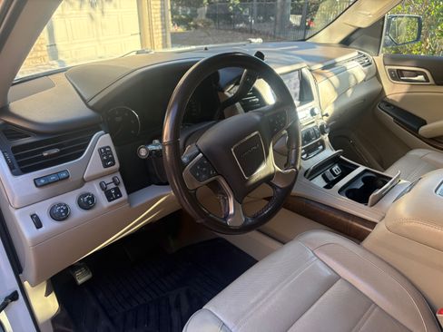 Used 2019 GMC Yukon Denali w/ Denali Ultimate Package image 12