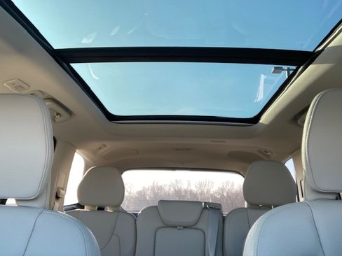 Used 2023 Volvo XC90 B5 Plus w/ Protection Package Premier image 19