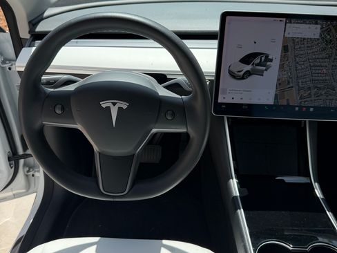 Used 2020 Tesla Model Y Long Range image 9